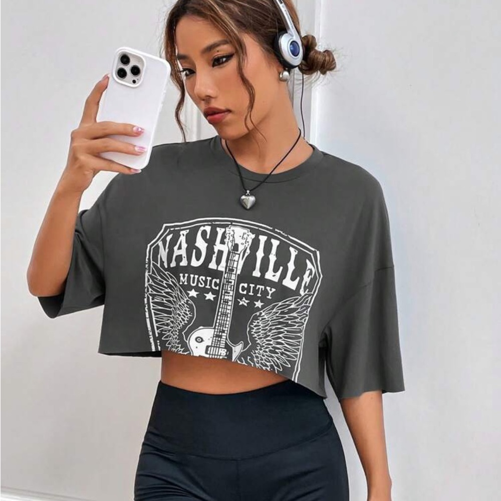 EZwear Retro Style Grey Eagle & Letter Graphic Drop Shoulder Crop Tee